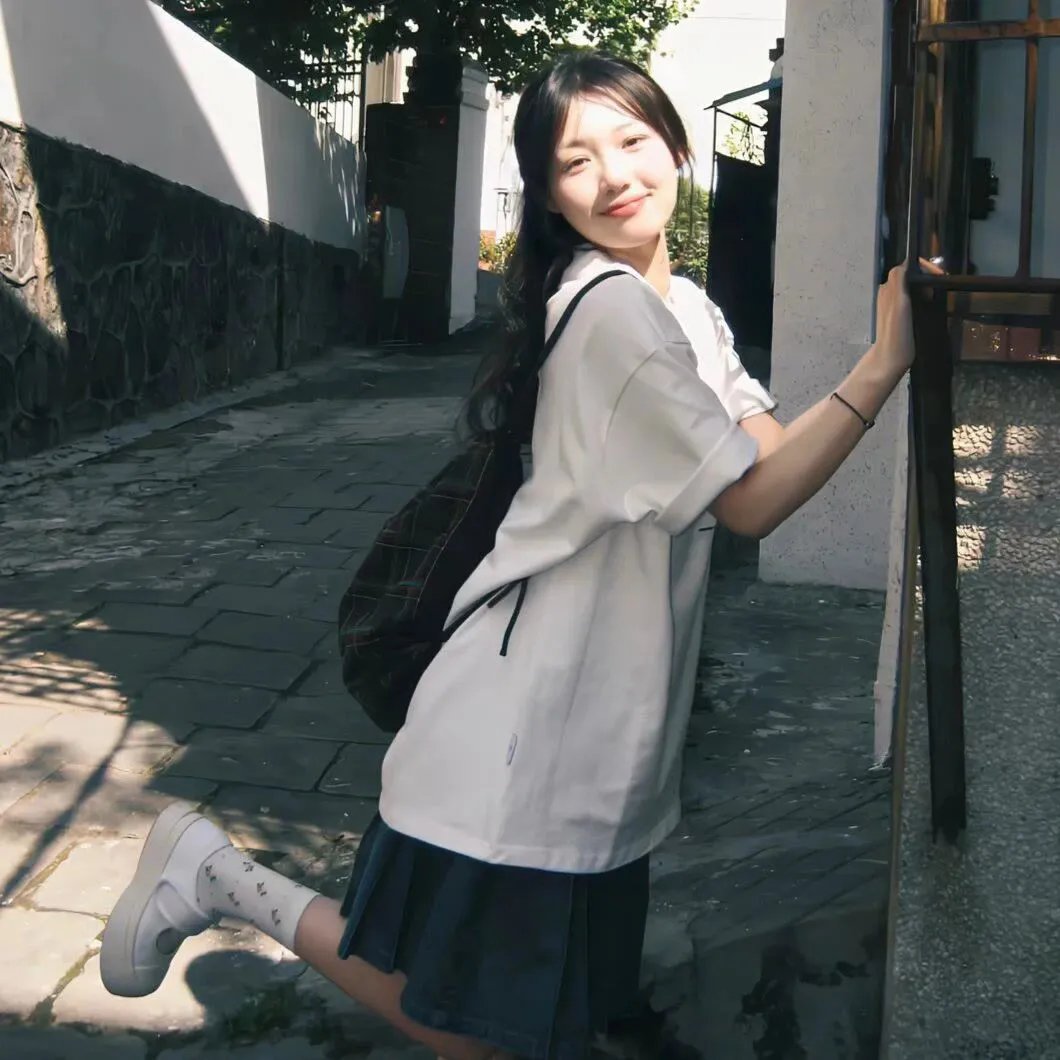 号舱房的女人